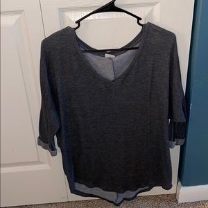 Gray quarter sleeve shirt no stains no rips